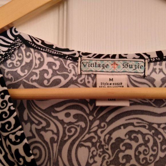 Sleeveless ruffled shirt - Picture 3 of 5